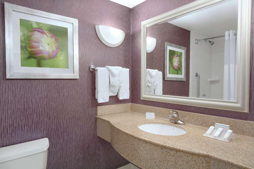 Hilton Garden Inn Springfield Bagian luar foto