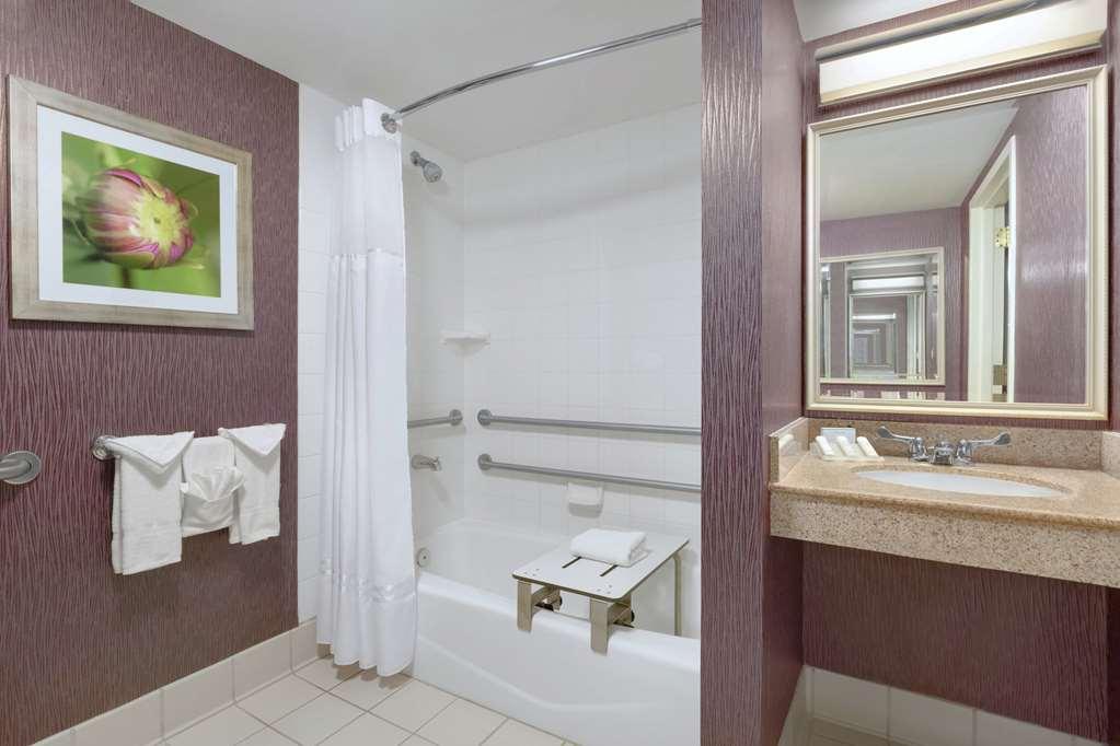 Hilton Garden Inn Springfield Bagian luar foto