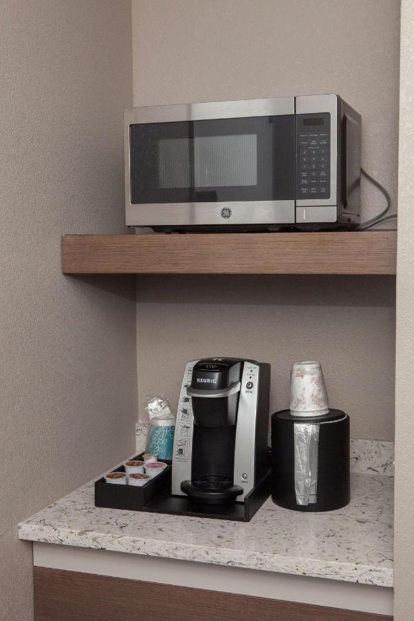 Hilton Garden Inn Springfield Bagian luar foto