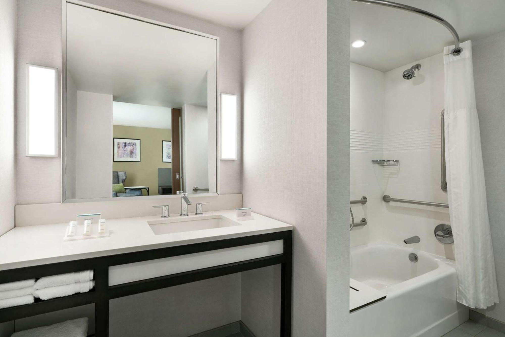 Hilton Garden Inn Springfield Bagian luar foto