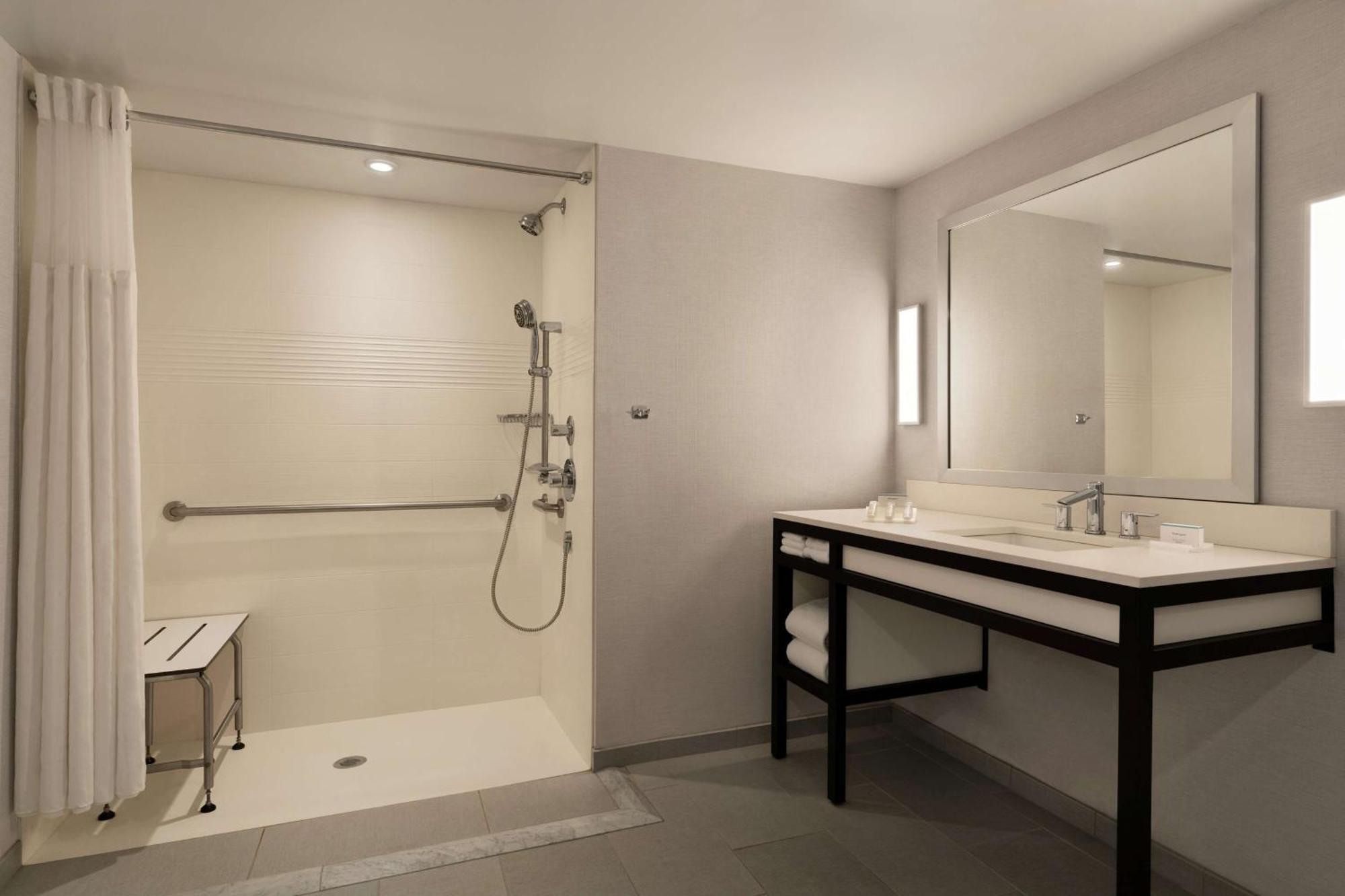 Hilton Garden Inn Springfield Bagian luar foto